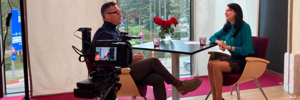 Eticheta în business în Sibiu. Avantaj competitiv și investiții